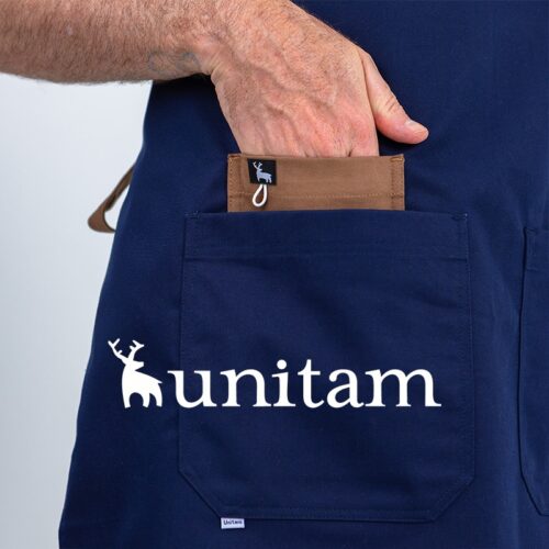 Apron with Unitam logo, online store project developed by the eCommerce agency Never8.
