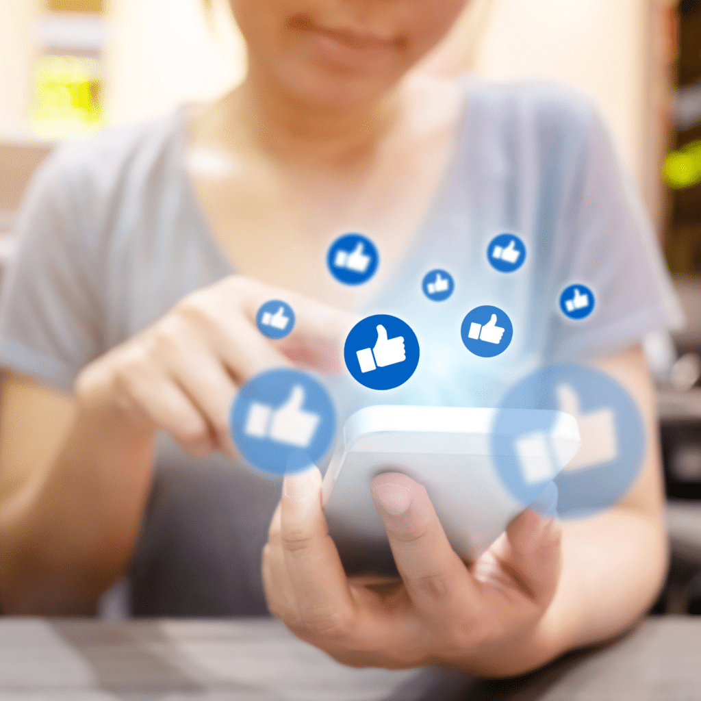 User-generated content exerts a powerful influence on consumers’ purchasing decisions in e-commerce. Customers trust the opinions and experiences shared by other users more than traditional advertising. According to recent studies, more than 90% of consumers consult online reviews before making a purchase, and more than 80% trust them as much as personal recommendations. This underscores the importance of user-generated content as an invaluable resource for building trust and legitimacy in your e-commerce brand.
