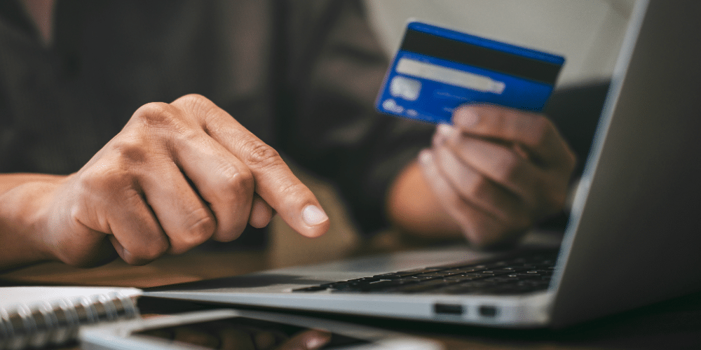 Understanding the consumer purchase journey is key to creating experiences that foster brand loyalty. From first contact to the post-purchase phase, each stage represents an opportunity to meaningfully connect with customers. Never8 helps you explore how this journey unfolds in E-Commerce and what steps companies can take to optimize each step.