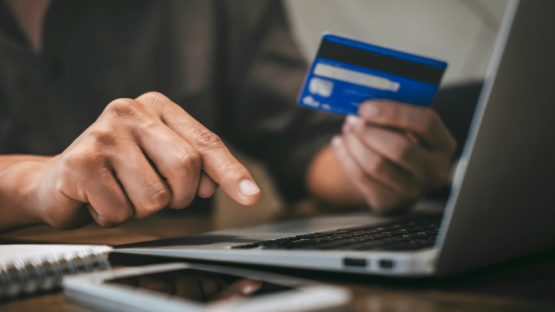 Understanding the consumer purchase journey is key to creating experiences that foster brand loyalty. From first contact to the post-purchase phase, each stage represents an opportunity to meaningfully connect with customers. Never8 helps you explore how this journey unfolds in E-Commerce and what steps companies can take to optimize each step.