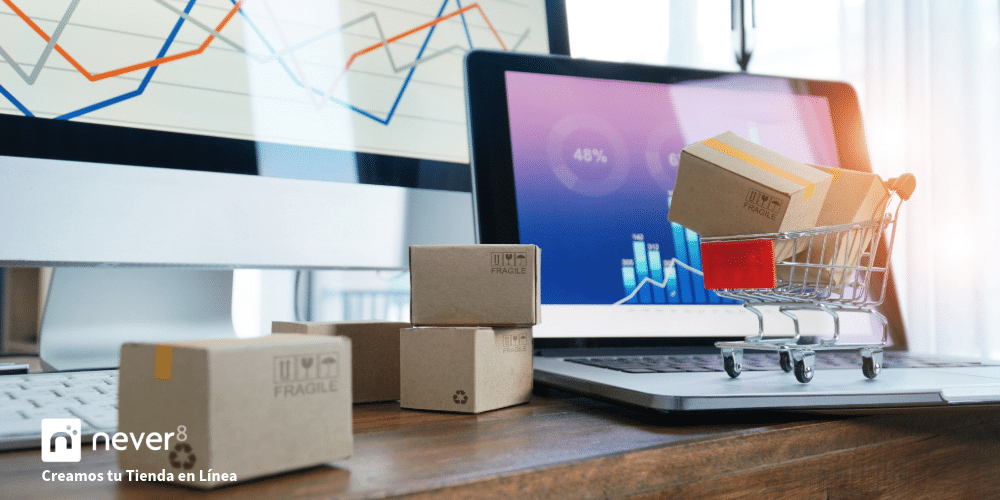 Shopping cart with boxes on a laptop, representing the growth of eCommerce in Mexico and the development of online stores.